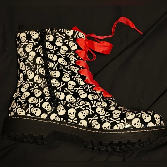 Torrid Betsy Johnson Combat Boot Black Skull Faux Patent Leather (WW) Size 11 - Picture 10 of 15